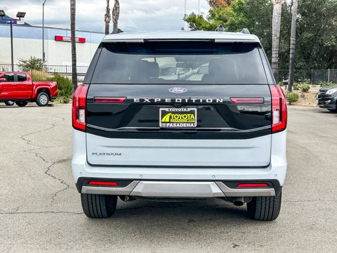 Used 2025 Ford Expedition Platinum AWD/4WD image 7
