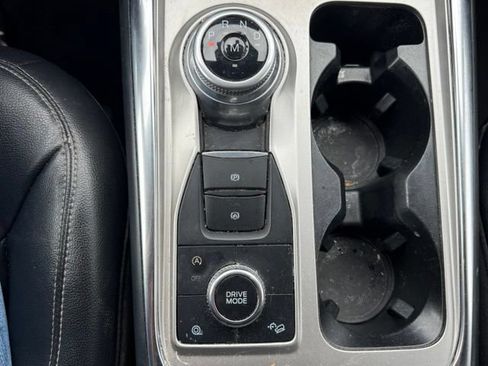 Used 2020 Ford Explorer XLT w/ Equipment Group 202A AWD/4WD image 32
