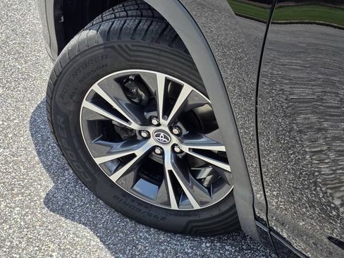 Used 2018 Toyota Highlander Plus FWD image 34