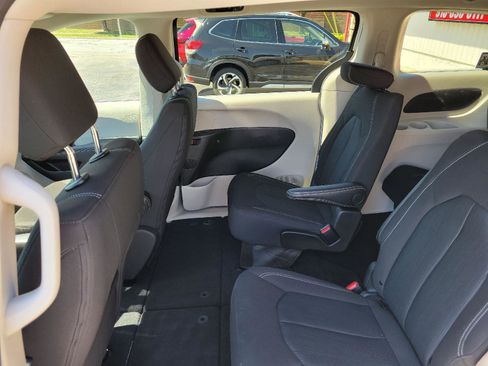 Used 2024 Chrysler Voyager LX FWD image 6