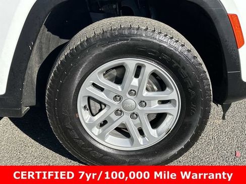 Used 2023 Jeep Grand Cherokee Laredo w/ Luxury Tech Group I AWD/4WD image 8