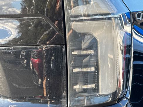 Used 2025 Chevrolet Suburban Premier image 52