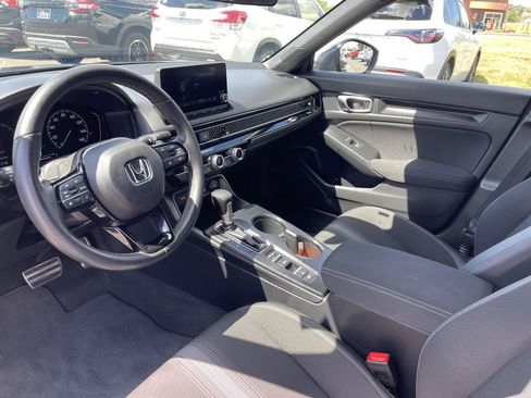 Used 2023 Honda Civic Sport image 4