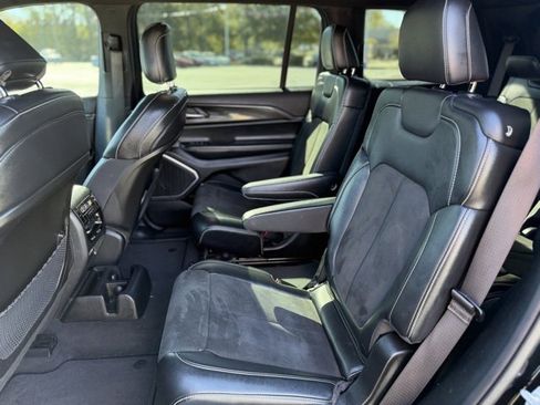 Used 2022 Jeep Grand Cherokee L Laredo image 19