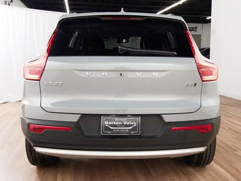 Certified 2025 Volvo XC40 B5 Core w/ Protection Package Premier image 4