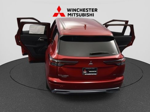 New 2025 Mitsubishi Outlander SE image 43