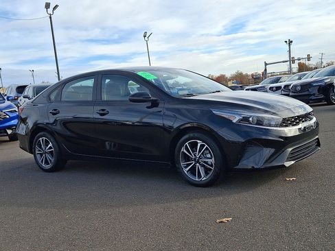 Used 2023 Kia Forte LXS w/ LXS Technology Package image 3