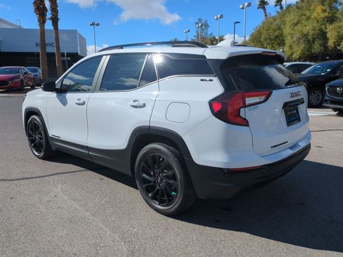 Used 2023 GMC Terrain SLE w/ Driver Convenience Package image 3