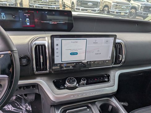 New 2025 Ford Expedition Platinum w/ Driver's Package image 21