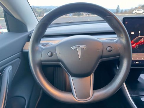 Used 2018 Tesla Model 3 Long Range image 22