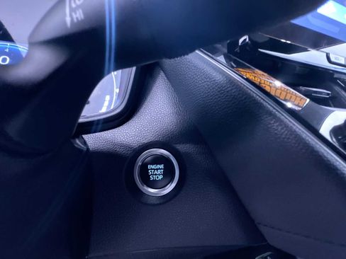 Used 2025 Toyota Corolla SE w/ SE Premium Package image 17