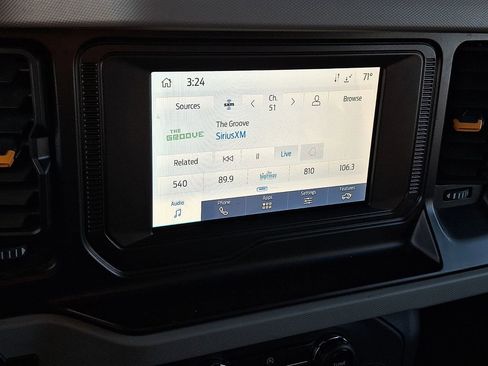 Used 2022 Ford Bronco Badlands image 16