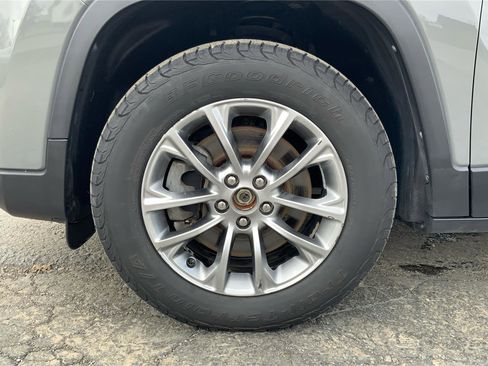 Used 2021 Jeep Cherokee Latitude Lux w/ Comfort/Convenience Group AWD/4WD image 29