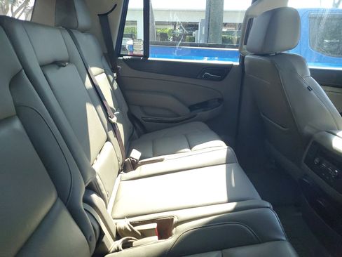 Used 2019 GMC Yukon SLT w/ Premium Edition image 5