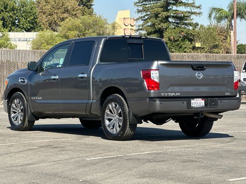 Used 2017 Nissan Titan SL image 6