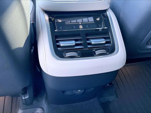 Used 2025 Volvo XC90 B6 Core w/ Protection Package Premier image 38