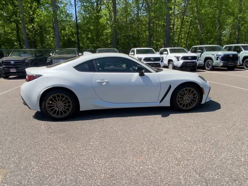 Used 2023 Toyota GR86 RWD image 12