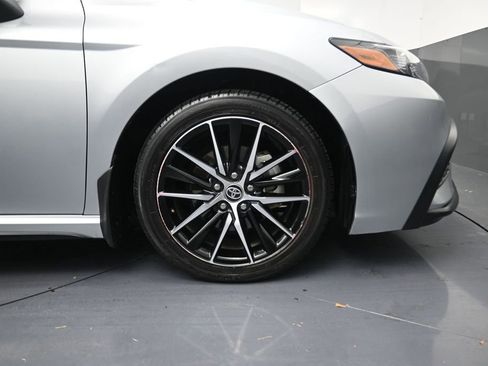 Used 2024 Toyota Camry SE FWD image 5
