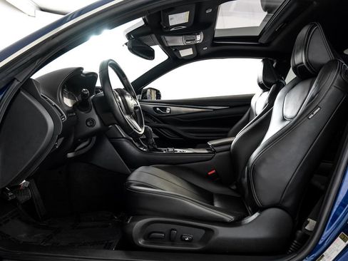 Used 2019 INFINITI Q60 3.0t Luxe w/ Essential Package image 4