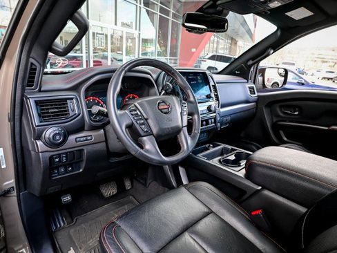 Used 2021 Nissan Titan PRO-4X w/ Pro-4x Convenience Package image 13