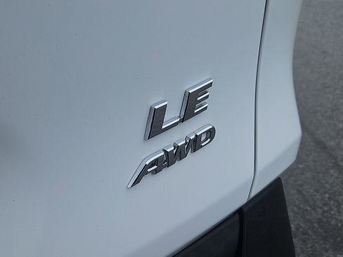 Used 2019 Toyota RAV4 LE image 5