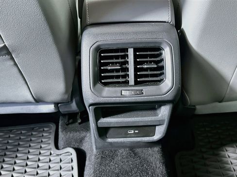 Used 2023 Volkswagen Taos SE w/ Black Wheel Package FWD image 27
