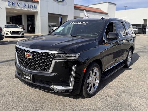 Used 2024 Cadillac Escalade Luxury image 7