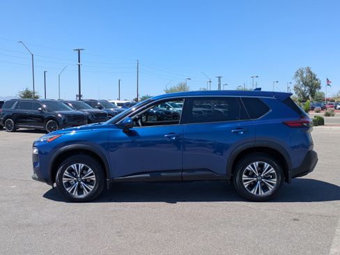 Used 2021 Nissan Rogue SV FWD image 2