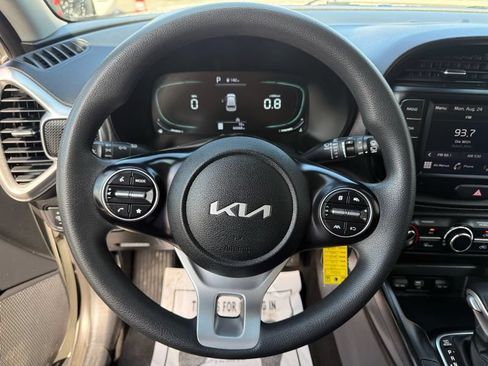 Used 2023 Kia Soul LX w/ LX Technology Package FWD image 20