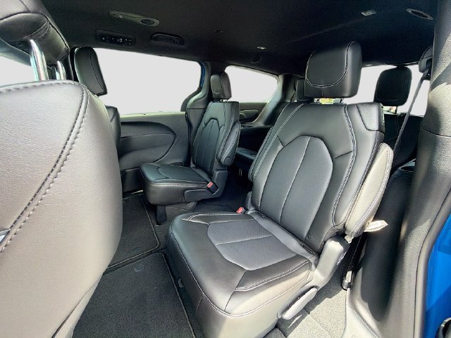 New 2027 Chrysler Pacifica Select FWD image 25