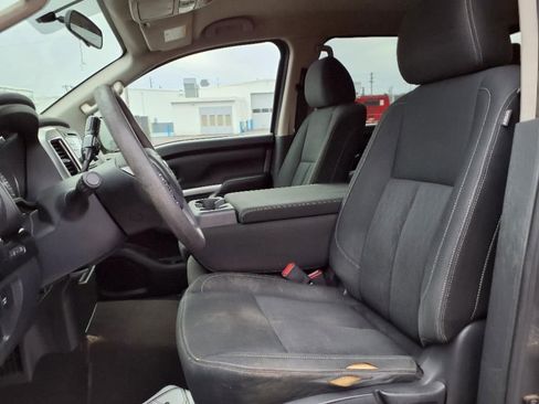 Used 2017 Nissan Titan SV RWD image 16