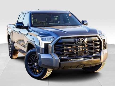 Used 2025 Toyota Tundra Limited AWD/4WD image 2