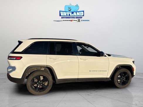Used 2024 Jeep Grand Cherokee Limited w/ Black Appearance Package image 6