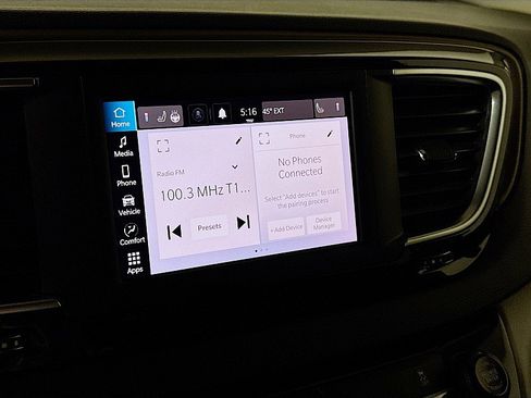 Used 2023 Chrysler Voyager LX image 14