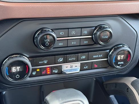 Used 2024 Ford Bronco Outer Banks image 19