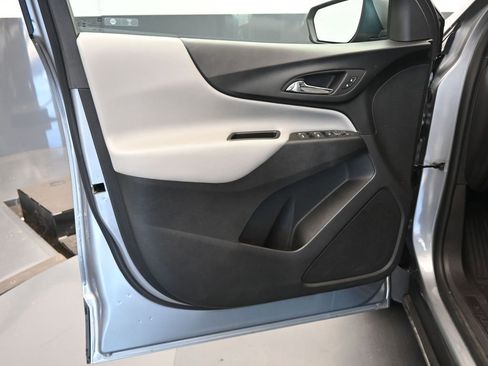 Used 2023 Chevrolet Equinox LT image 25