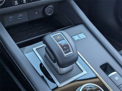 New 2025 Mitsubishi Outlander SE image 15