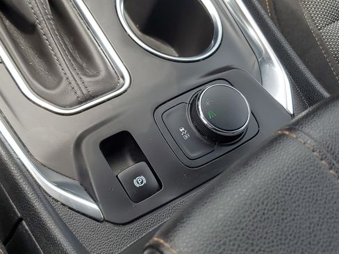 Used 2020 Chevrolet Traverse LT FWD image 33