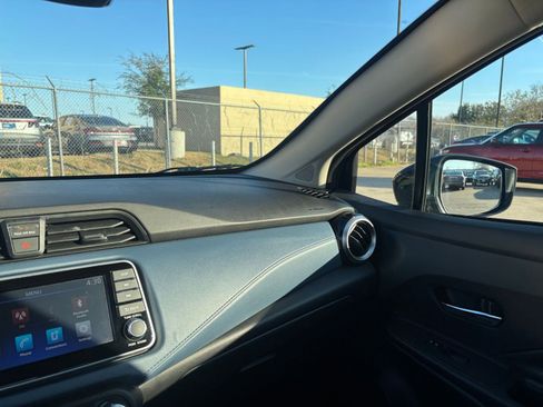 Used 2025 Nissan Versa SV image 33