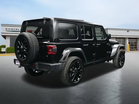 Used 2025 Jeep Wrangler Unlimited Sahara w/ Safety Group AWD/4WD image 5