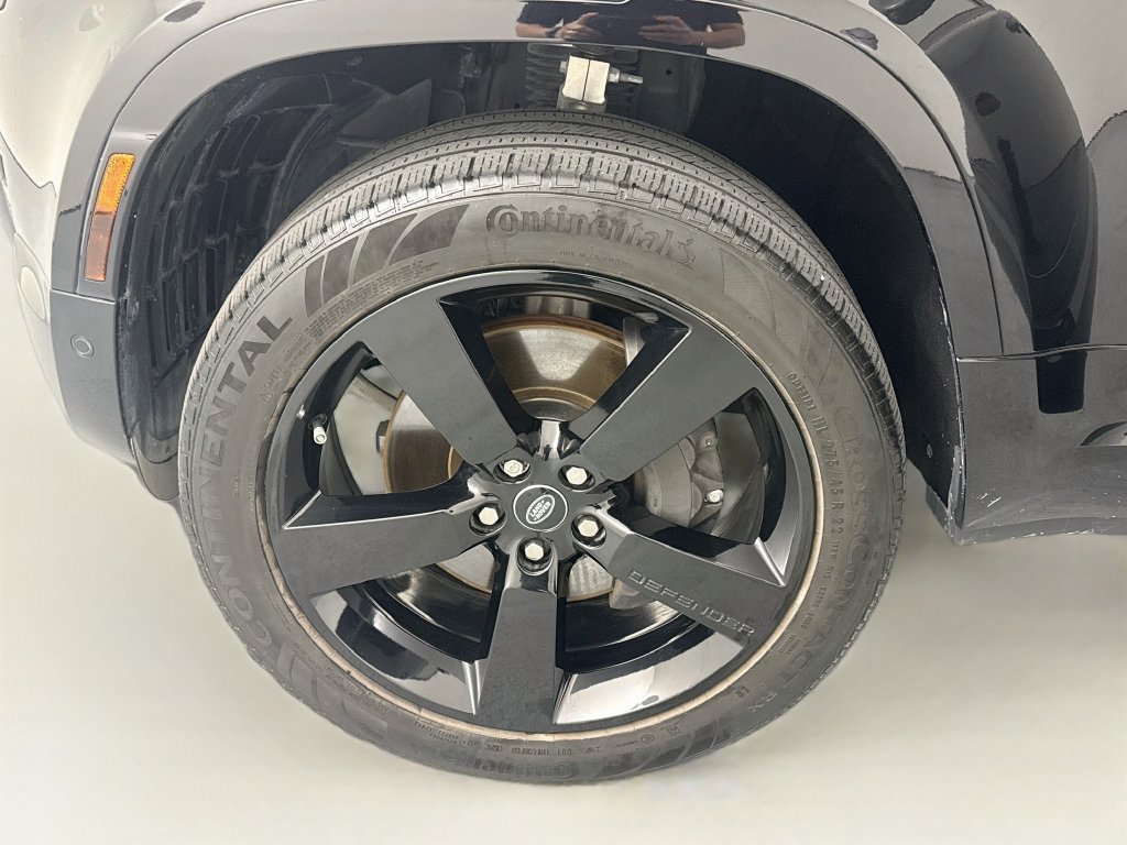 Certified 2024 Land Rover Defender 110 X-Dynamic SE AWD/4WD image 31