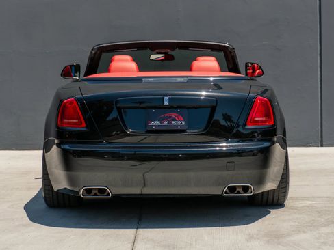 Used 2019 Rolls-Royce Dawn RWD image 9