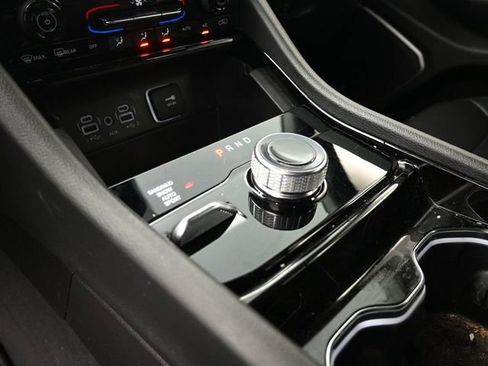 Used 2023 Jeep Grand Cherokee Limited w/ Black Appearance Package image 32