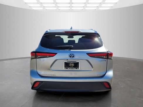 Used 2022 Toyota Highlander XLE image 5