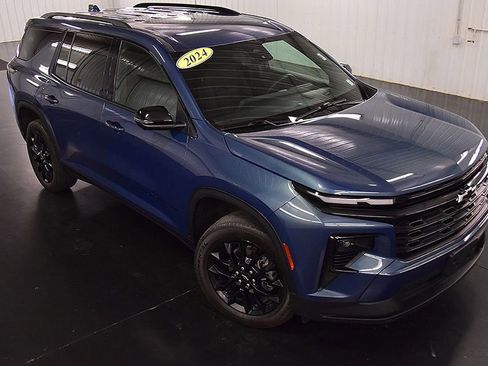 Used 2024 Chevrolet Traverse LT w/ Midnight/Sport Edition AWD/4WD image 9