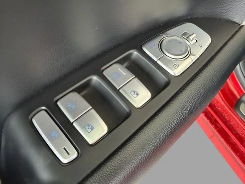 Used 2023 Genesis G70 2.0T image 14