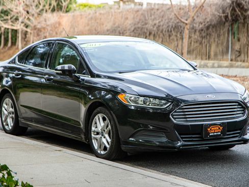 Used 2014 Ford Fusion SE FWD image 3