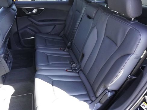 Used 2025 Audi Q7 3.0T Premium Plus AWD/4WD image 30