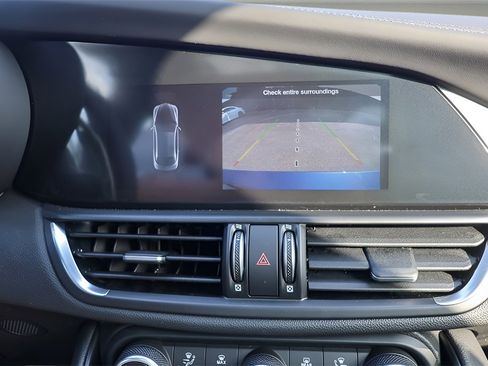 New 2025 Alfa Romeo Giulia Base image 15