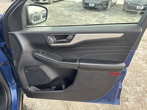 Used 2022 Ford Escape SE w/ SE Sport Appearance Package image 25